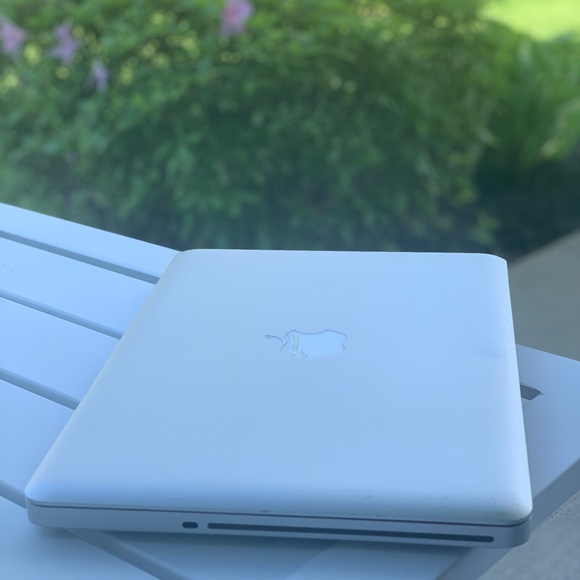 MacBook Pro 2010 13.3inch - Picture 5 of 5